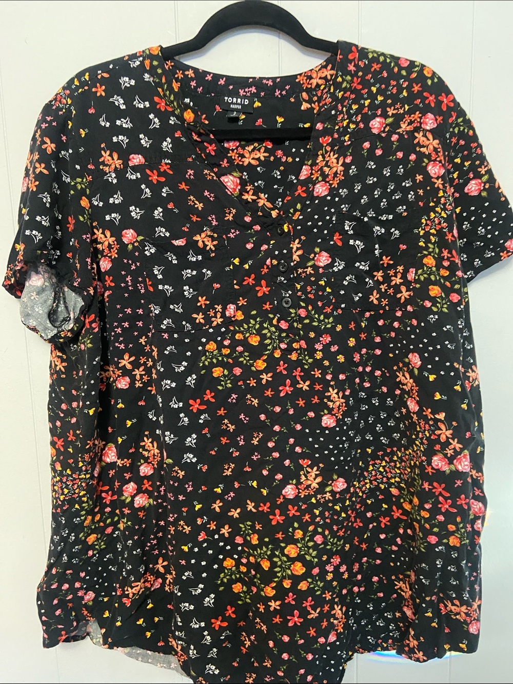 Torrid Harper Black Floral Mix Button-Front Top. Size 2xl